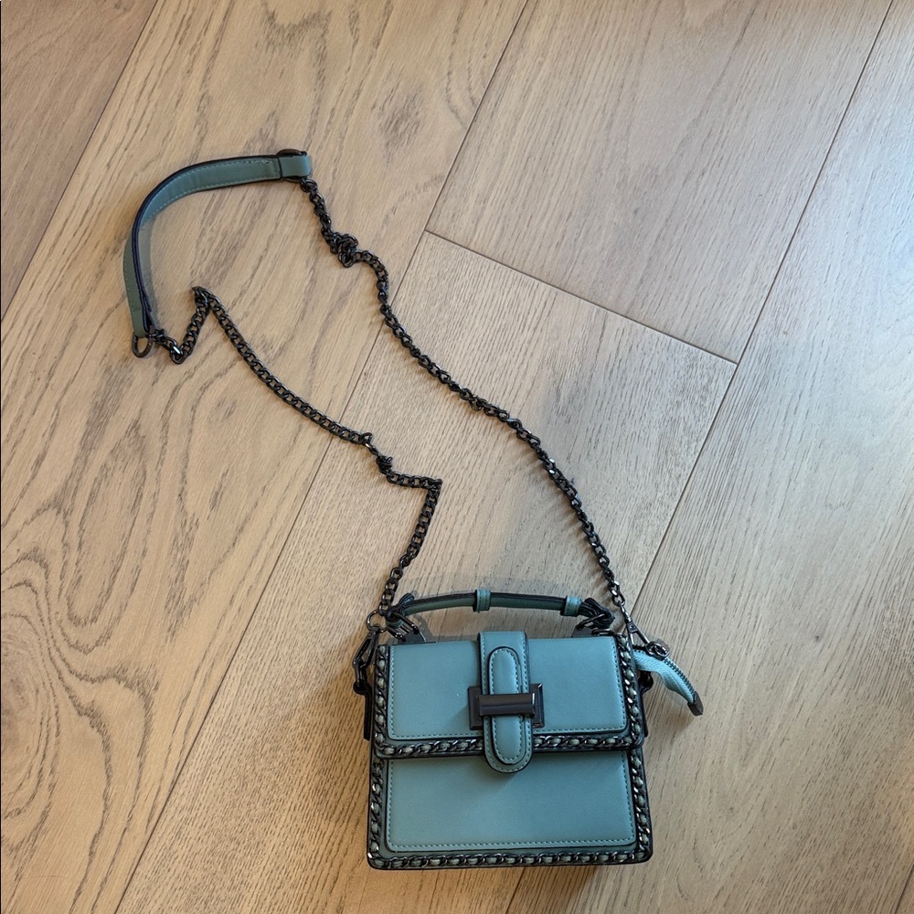 Elegant Blue Chain Strap Women's Bag